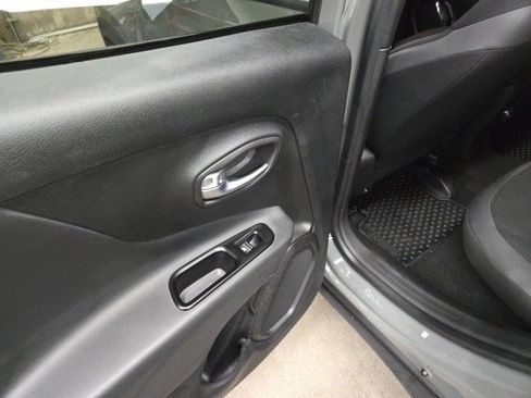 Used 2022 Jeep Renegade Altitude image 48