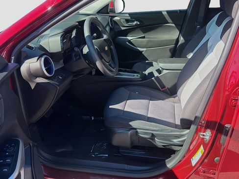 Used 2024 Chevrolet Trax LS w/ LS Convenience Package FWD image 19