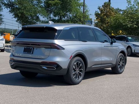 New 2025 Lincoln Nautilus Premier image 3