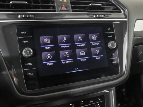 Used 2023 Volkswagen Tiguan SE image 28