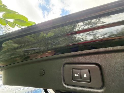 Used 2025 Nissan Pathfinder SV FWD image 12