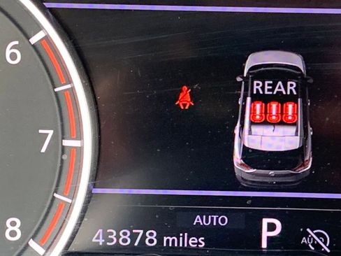 Used 2023 Nissan Rogue S image 39