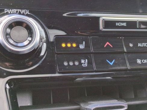 Used 2020 Toyota Highlander Limited AWD/4WD image 15