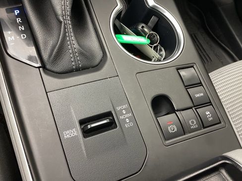 Used 2023 Toyota Highlander LE FWD image 17