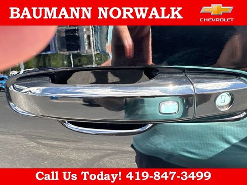 Used 2021 Chevrolet Tahoe Z71 w/ Z71 Signature Package AWD/4WD image 5