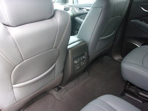 Used 2024 Buick Enclave Premium AWD/4WD image 17