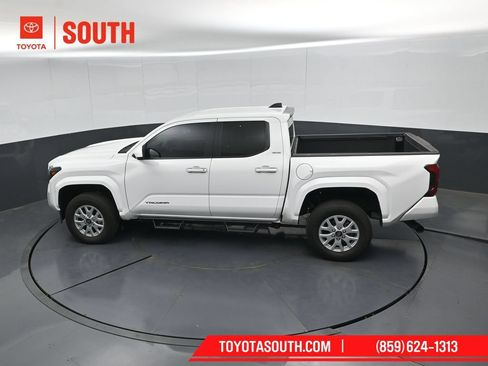 Used 2024 Toyota Tacoma SR5 AWD/4WD image 47