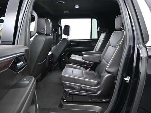 Used 2026 Chevrolet Suburban Premier AWD/4WD image 36