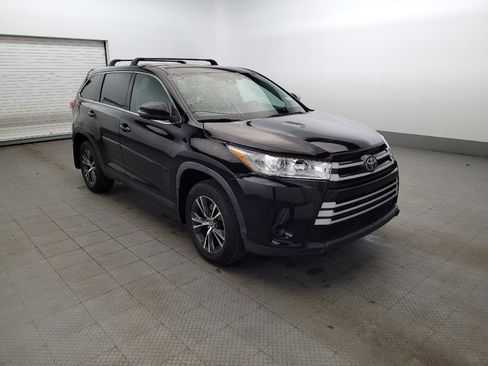 Used 2019 Toyota Highlander LE AWD/4WD image 13