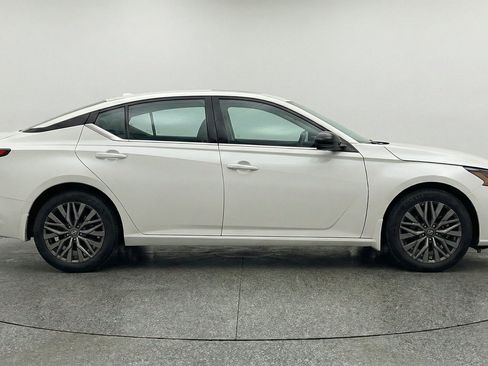 Used 2025 Nissan Altima 2.5 SV FWD image 9