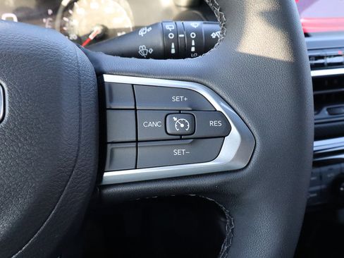 New 2026 Jeep Compass Latitude image 25