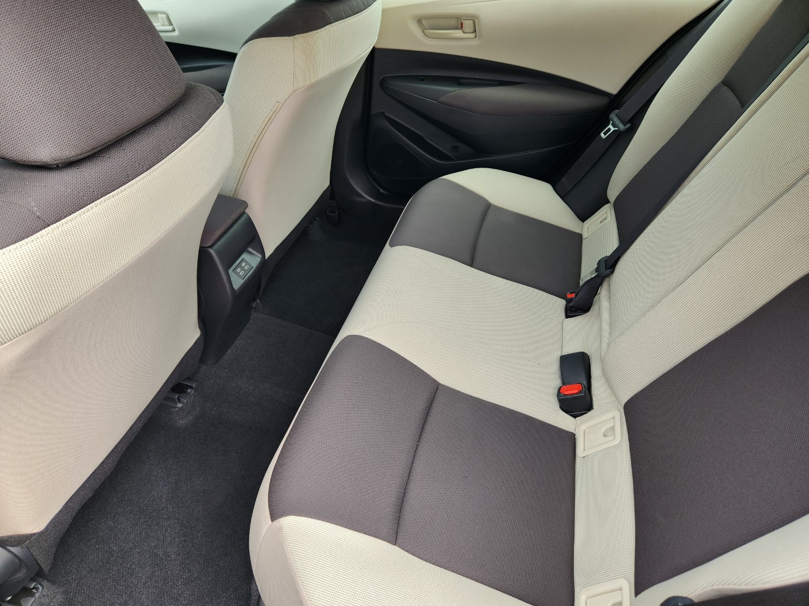 Used 2026 Toyota Corolla LE FWD image 39
