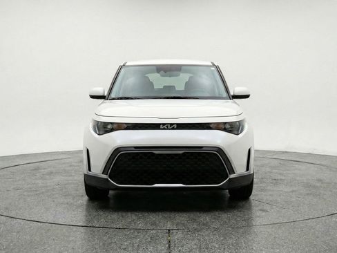 Used 2025 Kia Soul LX w/ LX Technology Package FWD image 2