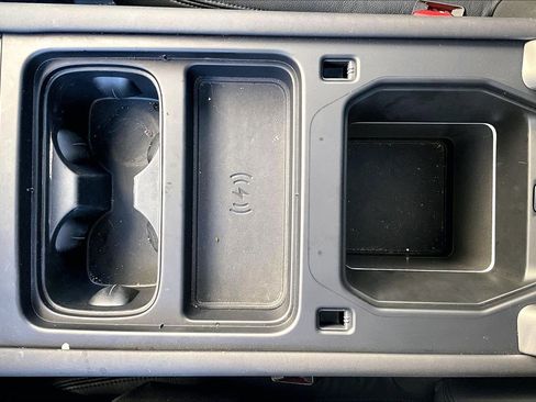 Used 2024 Land Rover Defender 130 S image 33