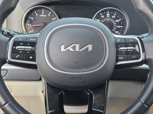 Used 2024 Kia Carnival LX FWD image 20