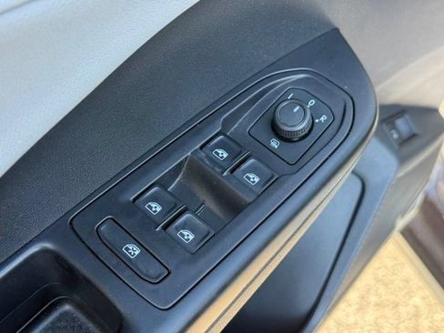 Used 2024 Volkswagen Taos SE FWD image 10