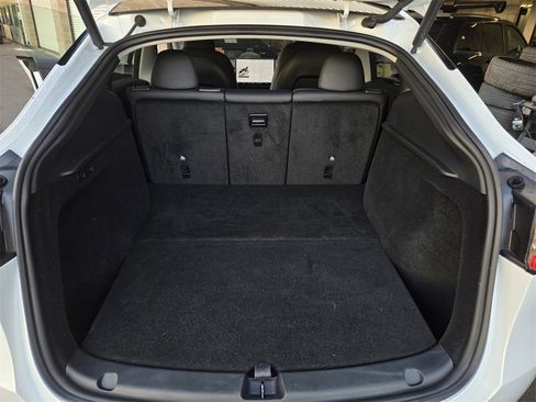 Used 2023 Tesla Model Y 2WD image 22