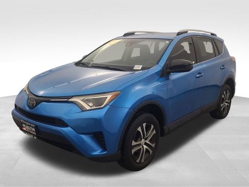 Used 2018 Toyota RAV4 LE image 8