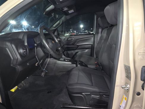 Used 2024 Chevrolet Colorado W/T image 16
