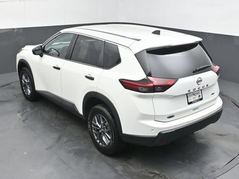 Used 2024 Nissan Rogue S AWD/4WD image 35