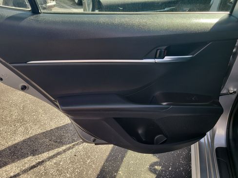 Used 2024 Toyota Camry SE image 10