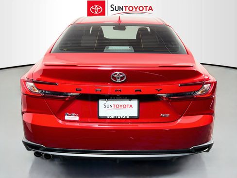 Used 2025 Toyota Camry SE w/ Convenience Package FWD image 5