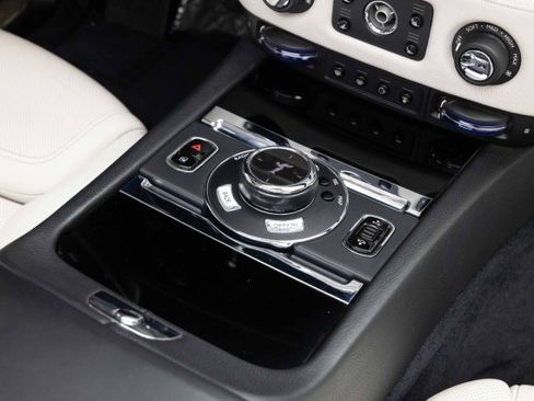 Used 2015 Rolls-Royce Ghost image 26