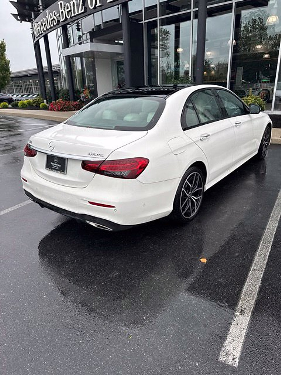 Used 2023 Mercedes-Benz E 350 4MATIC Sedan image 3