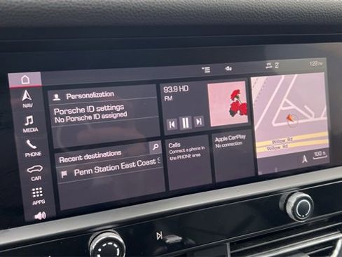 Used 2023 Porsche Macan Turbo image 21