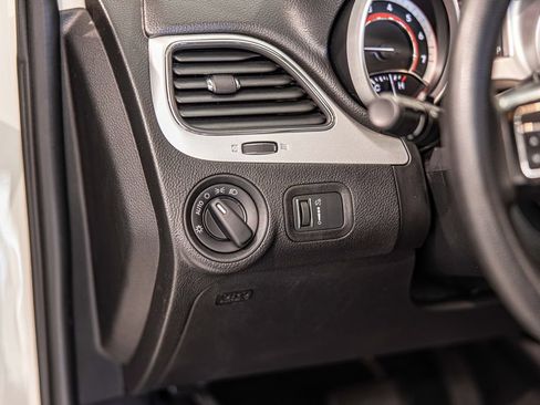 Used 2018 Dodge Journey SE FWD image 19