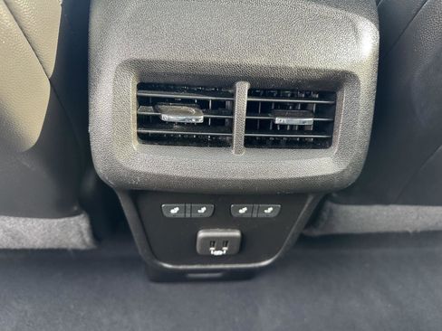 Used 2021 Chevrolet Equinox Premier image 18