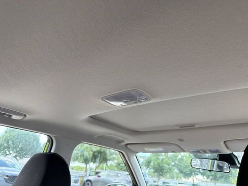 Used 2023 Hyundai Venue SEL FWD image 18