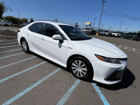 Used 2021 Toyota Camry LE FWD image 7