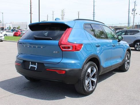 Used 2025 Volvo XC40 B5 Plus image 42