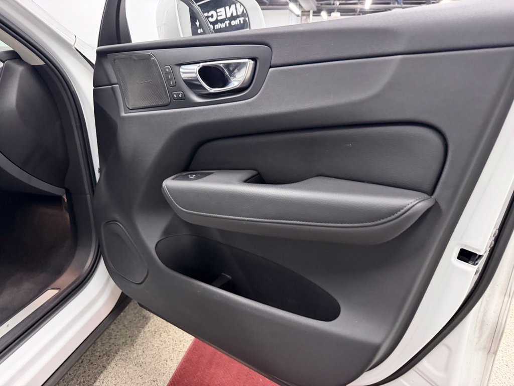 Used 2020 Volvo XC60 T5 Inscription w/ Protection Package Premier AWD/4WD image 24