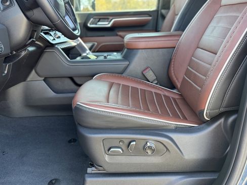 Used 2025 GMC Sierra 2500 Denali Ultimate image 4