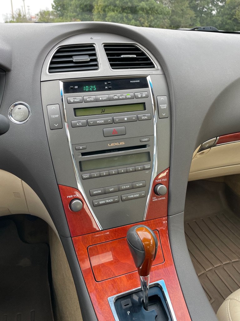 Used 2010 Lexus ES 350 w/ Preferred Accessory Package FWD image 13