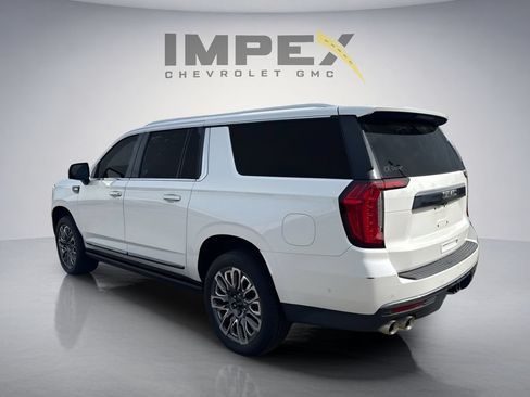 Used 2023 GMC Yukon XL Denali Ultimate AWD/4WD image 3