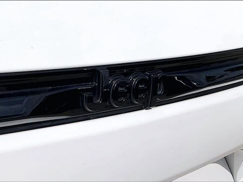 Used 2024 Jeep Grand Cherokee Altitude AWD/4WD image 30