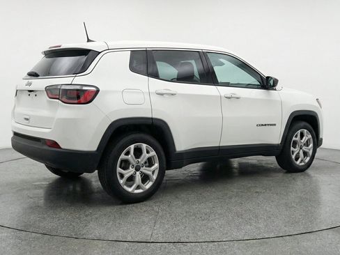 Used 2025 Jeep Compass Latitude AWD/4WD image 9