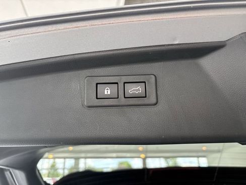 Used 2023 Subaru Outback Premium image 17