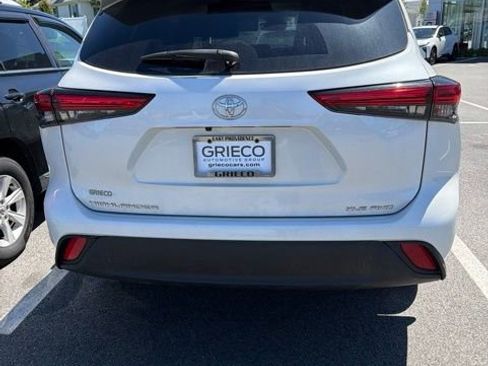 Used 2023 Toyota Highlander XLE AWD/4WD image 7