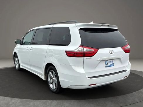 Used 2018 Toyota Sienna LE image 17