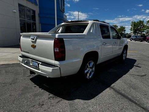Used 2012 Chevrolet Avalanche LTZ AWD/4WD image 5