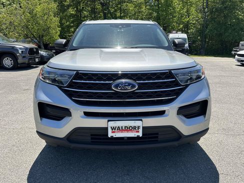 Used 2023 Ford Explorer XLT AWD/4WD image 2