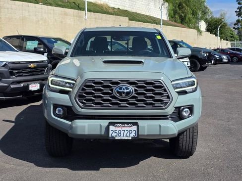 Used 2022 Toyota Tacoma TRD Sport w/ TRD Premium Sport Package RWD image 2