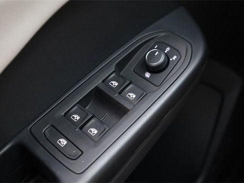 New 2025 Volkswagen Taos SE image 19