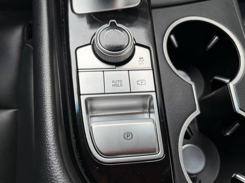 Used 2023 Genesis G70 2.0T image 27