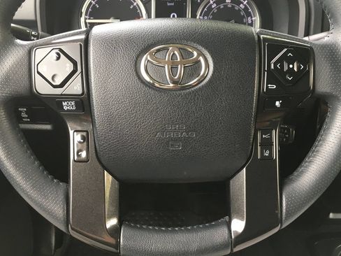 Used 2020 Toyota 4Runner Venture w/ Moonroof Package AWD/4WD image 13