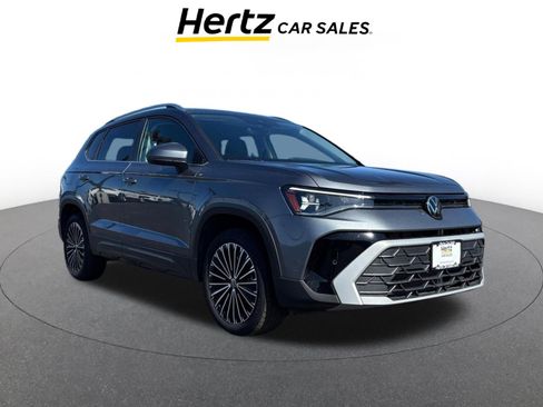 Used 2025 Volkswagen Taos SE image 1